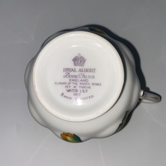 Royal Albert Flower of the Month Water Lily No. 7 Bone China Cup & Saucer Set - Picture 6 of 11